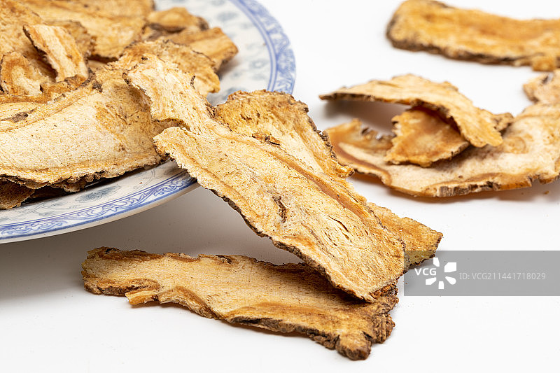 白色背景上的中药材当归图片素材