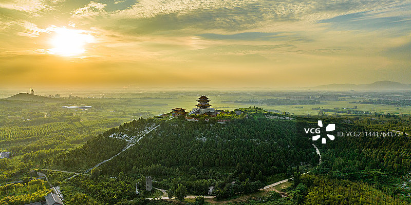 航拍视角下的肥城晒书城图片素材