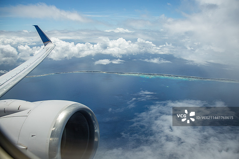 飞机航拍蓝色天空热带岛屿蓝天白云海洋图片素材