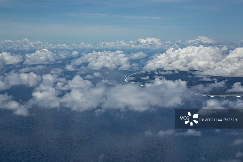 飞机航拍蓝色天空热带岛屿蓝天白云海洋图片素材