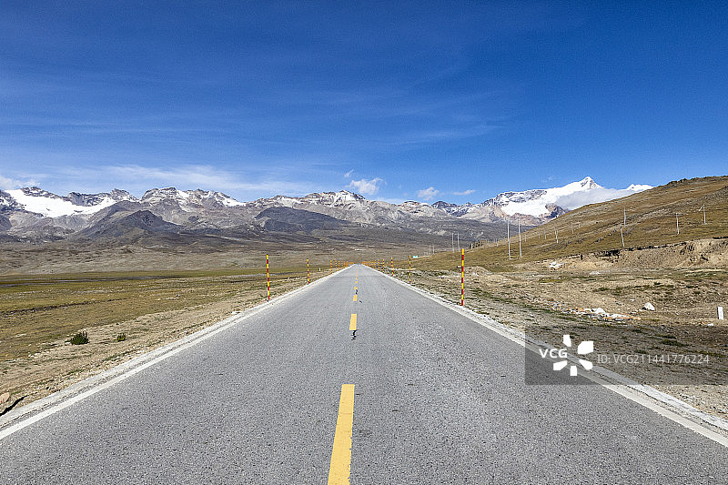 西藏雪山公路图片素材