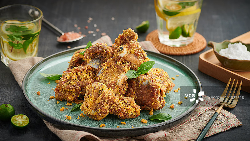 咸蛋黄烧排骨图片素材