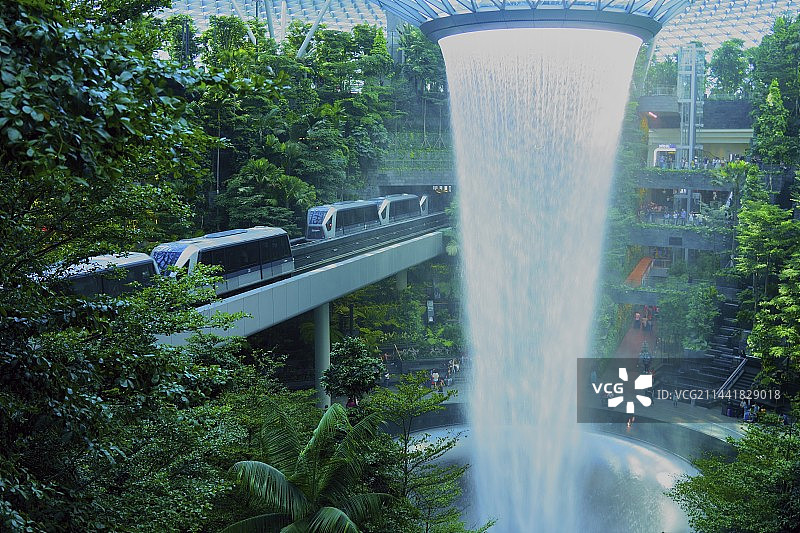 新加坡的人工瀑布图片素材