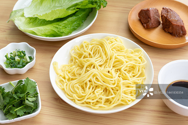 在家煮车仔面烹饪过程图片素材