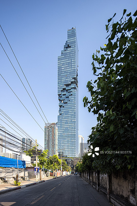 泰国曼谷市中心摩天大楼皇权像素大厦 | MahaNakhon Tower图片素材