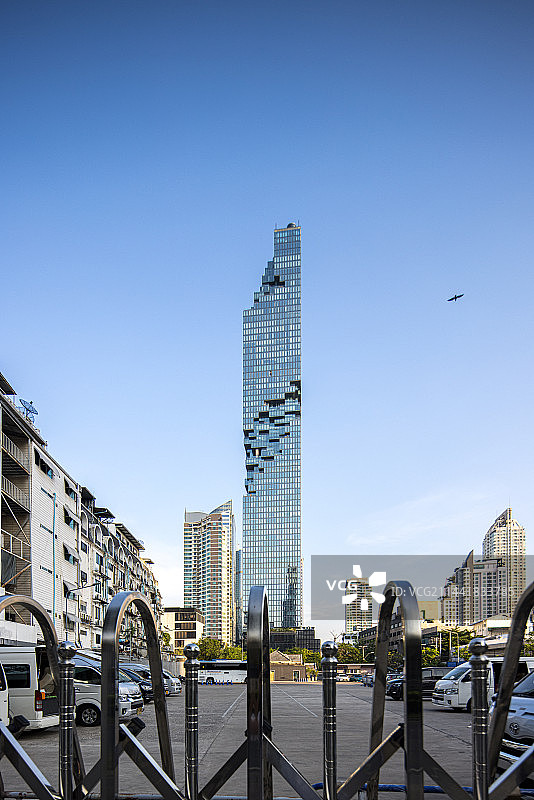 泰国曼谷市中心摩天大楼皇权像素大厦 | MahaNakhon Tower图片素材