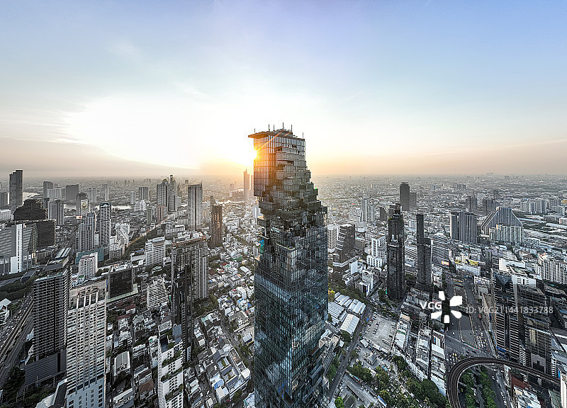 泰国曼谷市中心摩天大楼皇权像素大厦 | MahaNakhon Tower图片素材