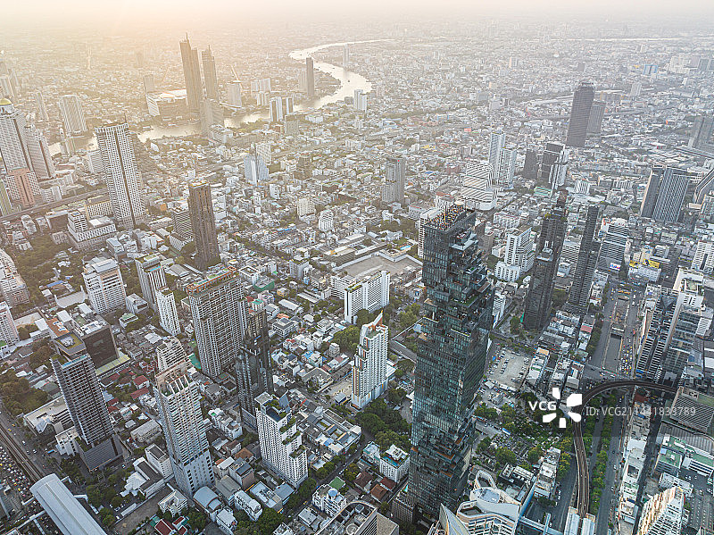 泰国曼谷市中心摩天大楼皇权像素大厦 | MahaNakhon Tower图片素材