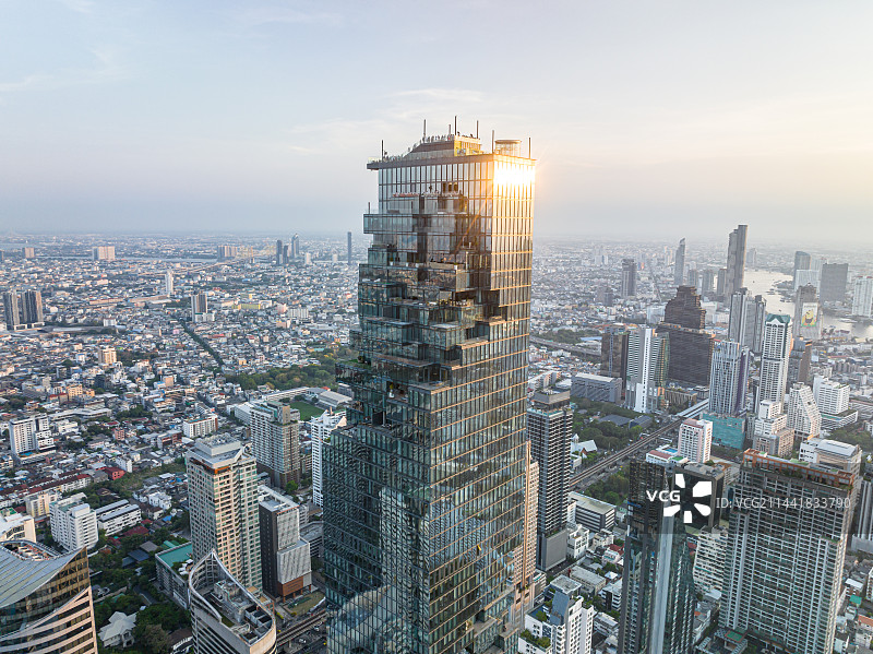 泰国曼谷市中心摩天大楼皇权像素大厦 | MahaNakhon Tower图片素材