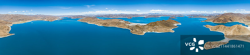 西藏浪卡子县羊卓雍措湖夏日景美如画图片素材