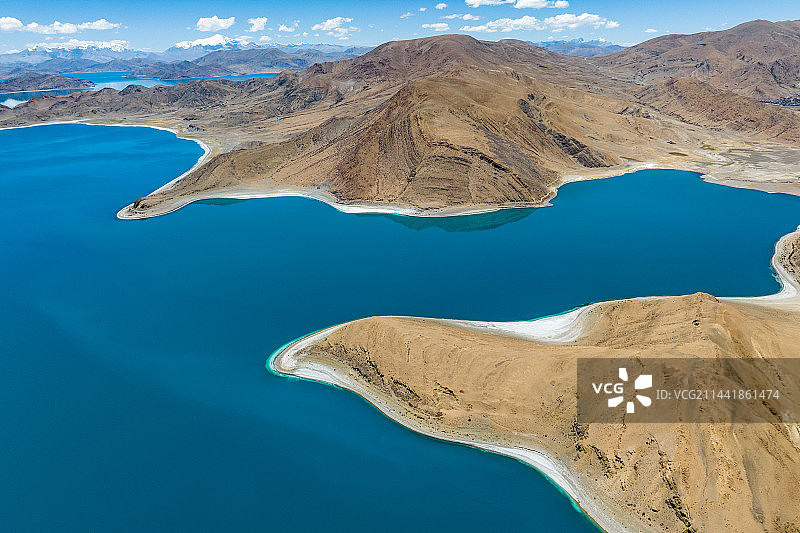 西藏浪卡子县羊卓雍措湖夏日景美如画图片素材