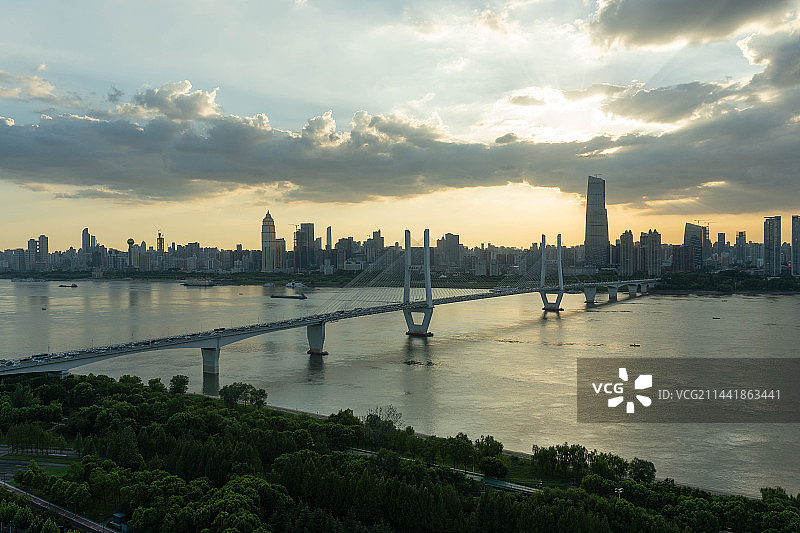 武汉长江两岸风光城市天际线图片素材