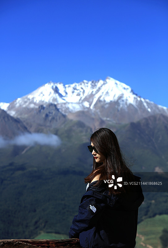 肖像，雪山，青海卓尔山图片素材