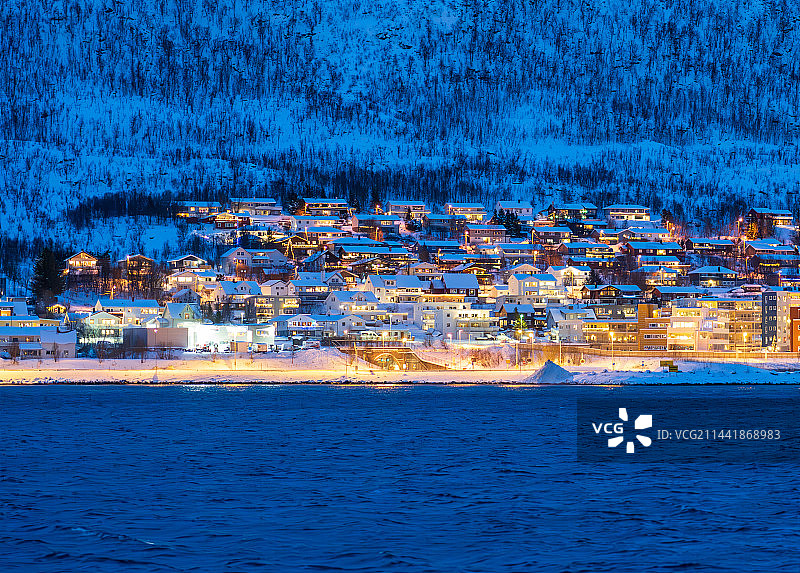 挪威北部峡湾的渔村图片素材