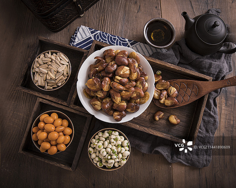 茴香豆青豆鱼皮花生瓜子茶点茶杯图片素材