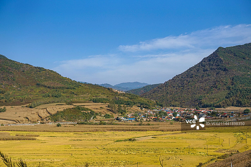 山间村庄图片素材
