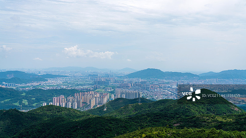 蓝天白云下的五桂山自然风光图片素材