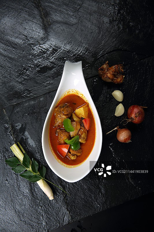 印尼菜东南亚菜品红咖喱青红椒鸡肉图片素材