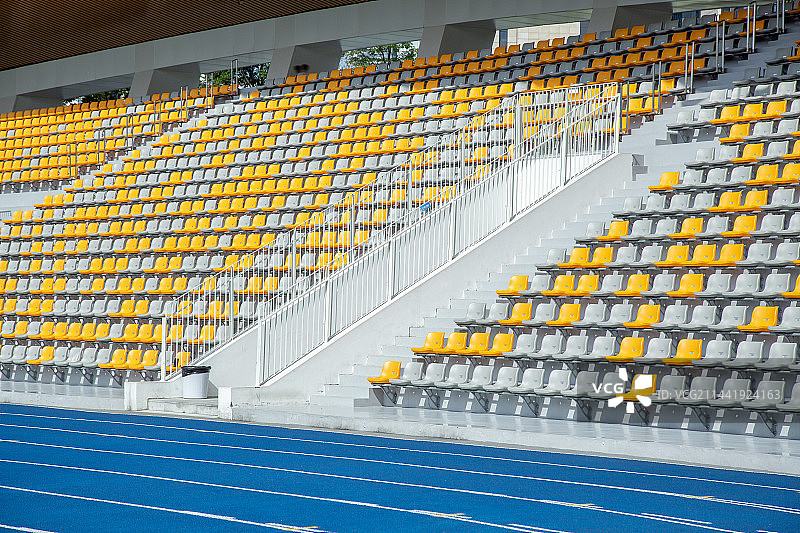 深圳龙华文体中心体育场馆观众席座位椅子图片素材