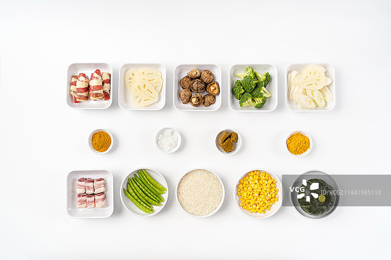 白色背景下的食材调料合集图片素材