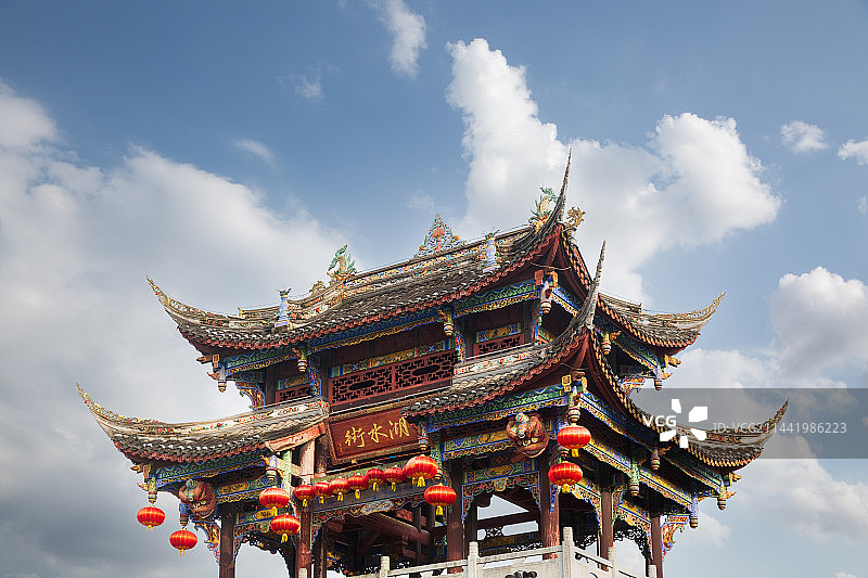 重庆璧山秀湖公园水街里的古建筑图片素材