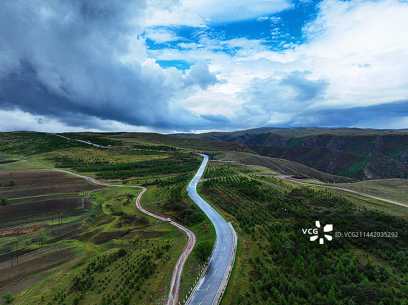 雨后的大青山图片素材