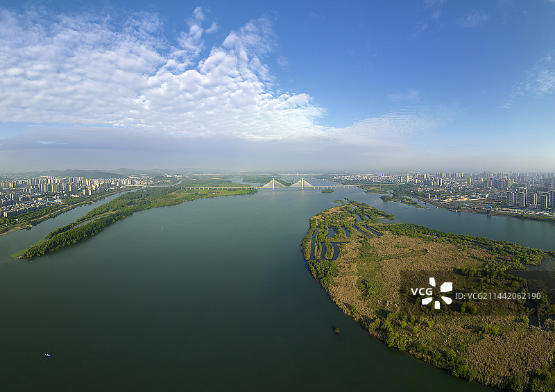 航拍襄阳汉江河流城市全景风光图片素材