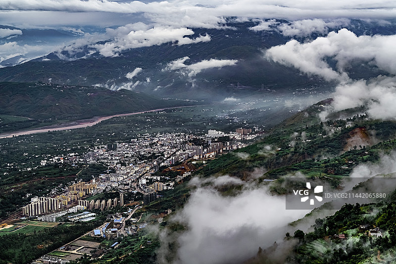 云南巧家，白鹤滩水电站蓄水前的金沙江河谷图片素材