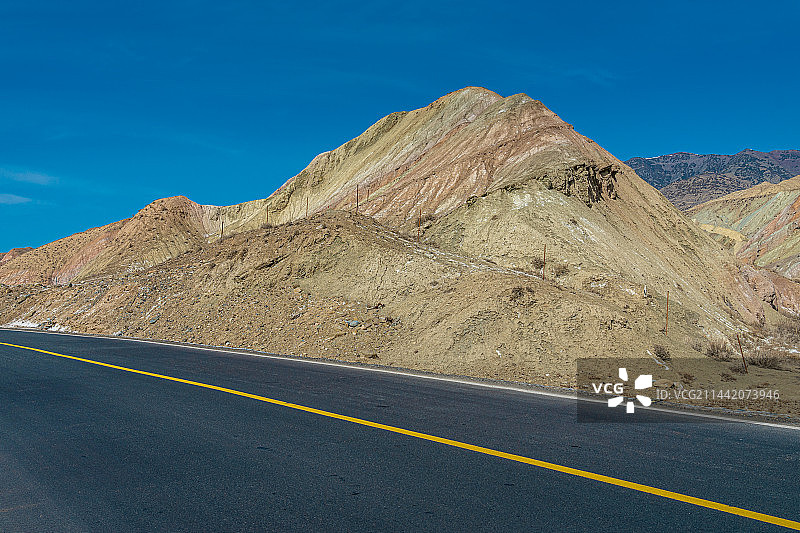 新疆S101省道 沿途风光 百里丹霞 公路 汽车广告背景图图片素材