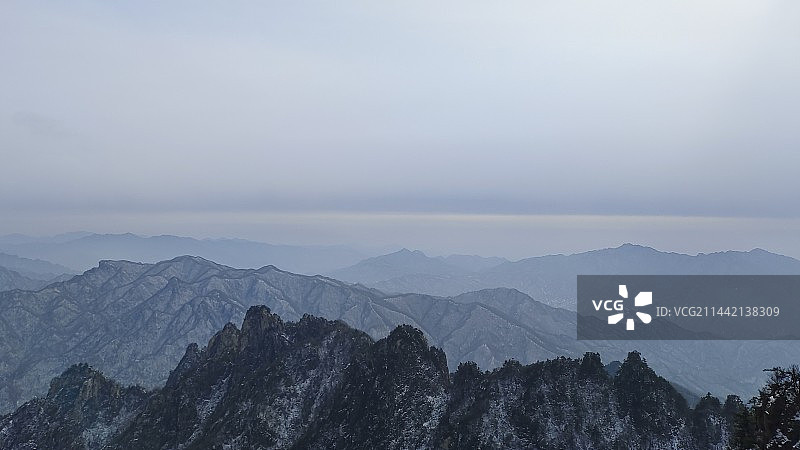 冬季群山对天景观图片素材