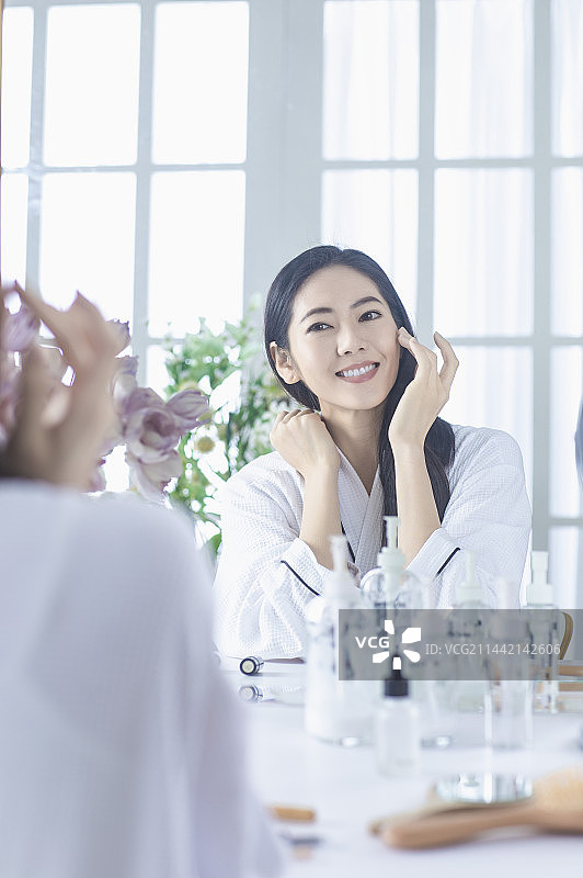 美女脸部保养图片素材