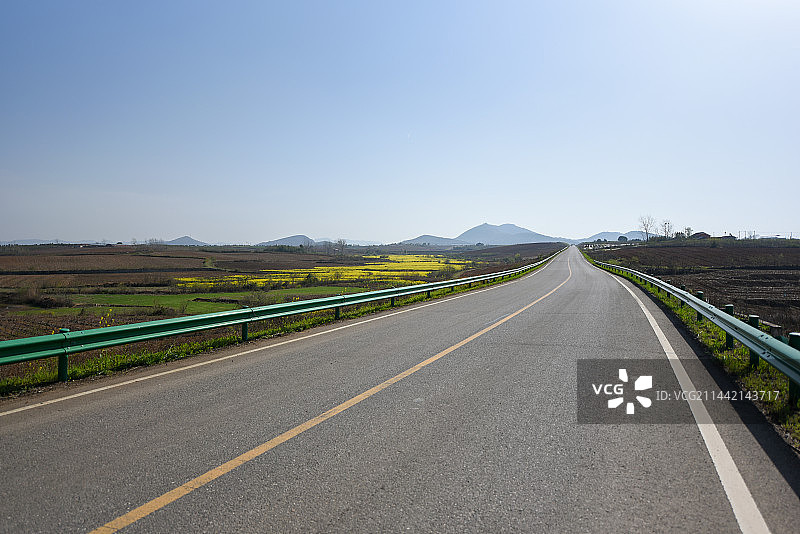 通往远方的路图片素材