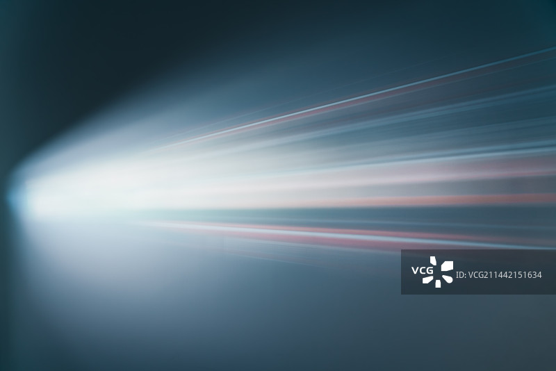 阳光透过窗帘缝隙照在墙上图片素材