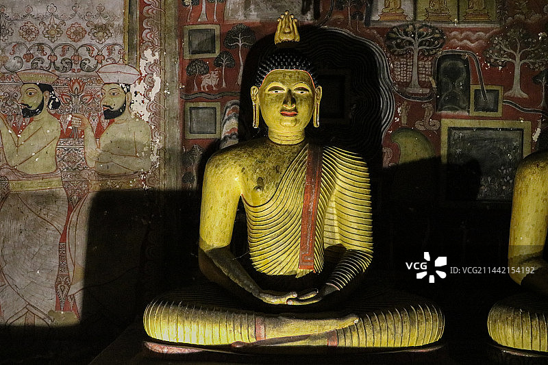 斯里兰卡Dambulla的石窟寺CaveTemple里的佛像图片素材