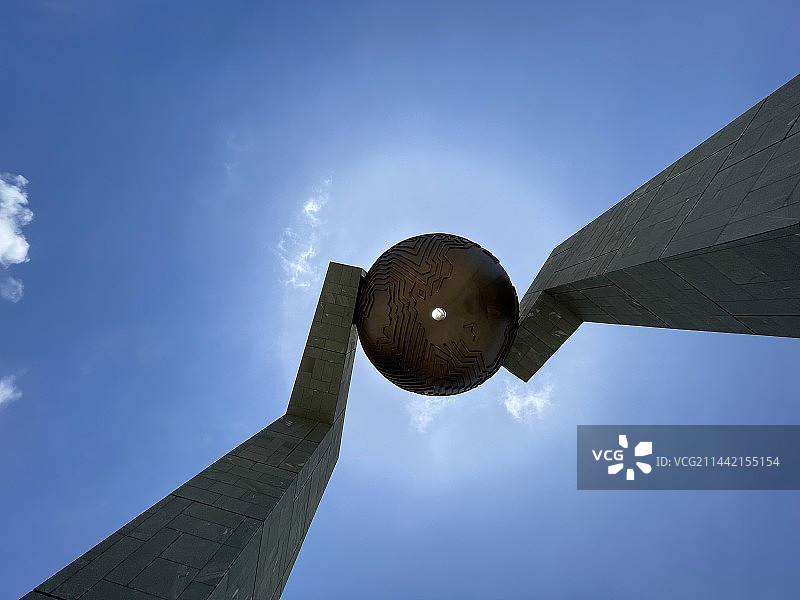 夏至当天正午12时太阳正上方时的北回归线标志图片素材