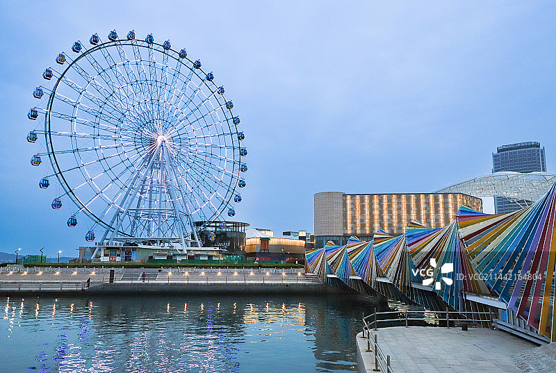 青岛西海岸“琴岛之眼”摩天轮和嘉年华澳乐购图片素材