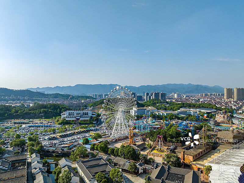 浙江省金华市东阳横店影视城秦王宫和梦幻谷景区摩天轮风光图片素材