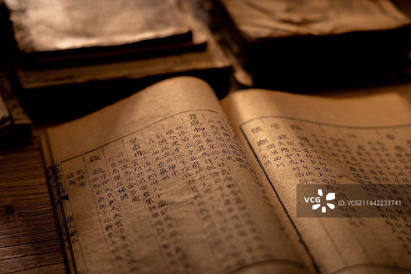 古书线装书古籍文字汉字特写图片素材