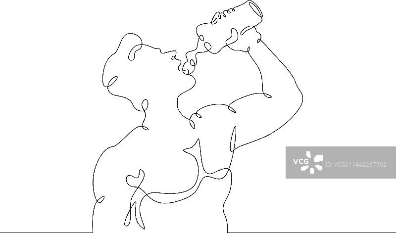 年轻男人从玻璃杯喝水解渴图片素材