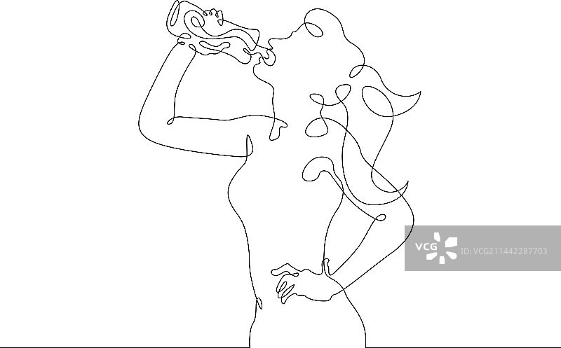 年轻女人喝水解渴图片素材