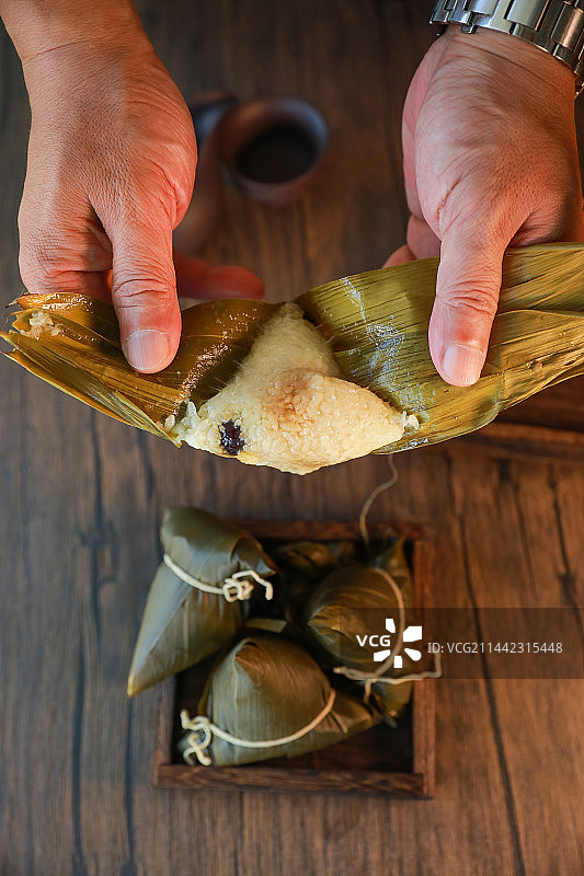 打开准备吃粽子图片素材