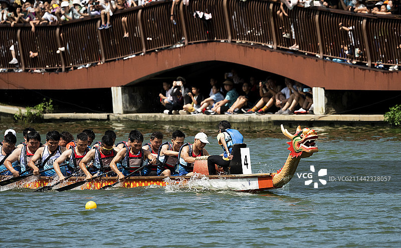6月22日端午节，深圳市南山区2023大沙河生态环长廊龙舟邀请赛将在南山区大沙河举行。图片素材