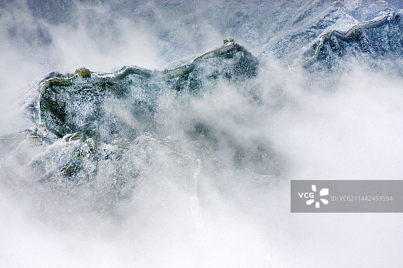箭扣长城雪后飞云图片素材