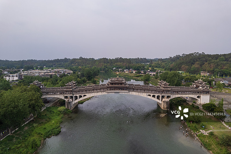 成都黄龙溪古镇黄龙溪廊桥白昼航拍图片素材