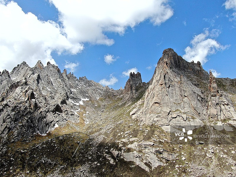 四川阿坝莲宝叶则石头山景区冰川湖泊风光航拍图片素材