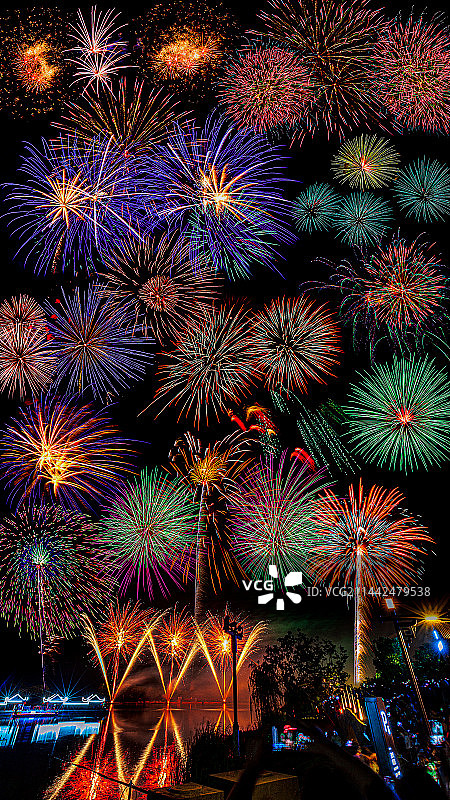 盐城大纵湖东晋水城端午烟花秀图片素材