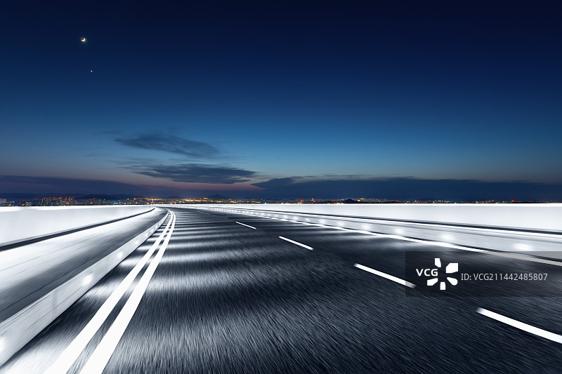 城市建筑天空背景汽车广告背景图图片素材