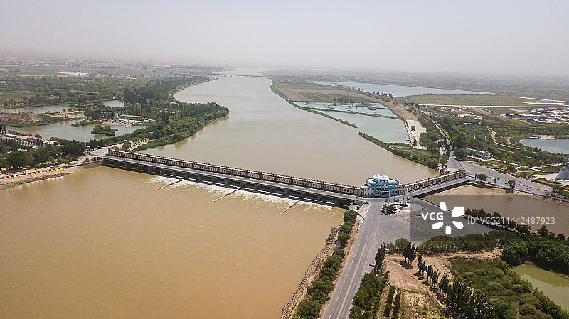 航拍内蒙古三盛公水利枢纽图片素材