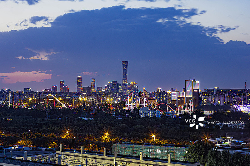 北京cbd和欢乐谷同框图片素材