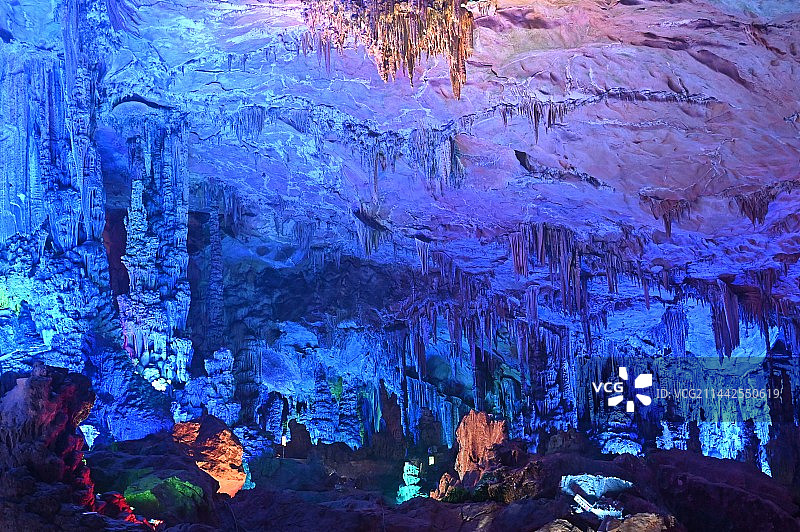 桂林芦笛岩钟乳石溶洞图片素材